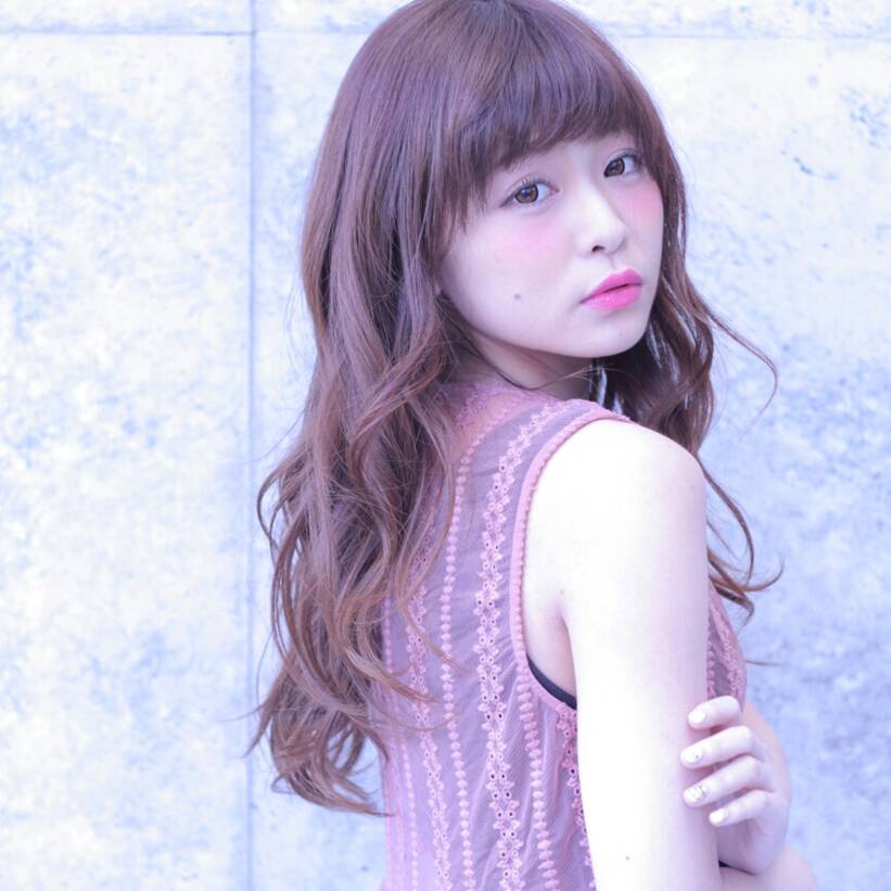 曲線美に見惚れて 今 注目のヘアスタイルは うねうね ウェーブヘア Hair