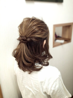 冬のかわいいを独占 ミディアムハーフアップが最高に可愛い Hair