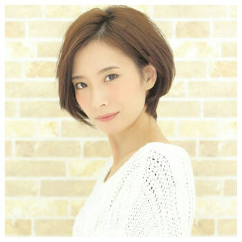 小顔もモテも叶う ショートセンター分けがオトナ女子に大人気 Hair
