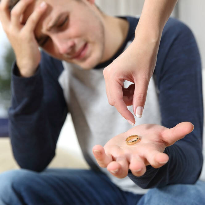 女よりも引きずってしまうもの 男性の失恋後の未練タラタラ行動 Hair