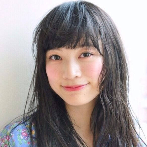 長さ別 前髪で雰囲気を変えてみて サラつや憧れの黒髪ロングを楽しもう Hair