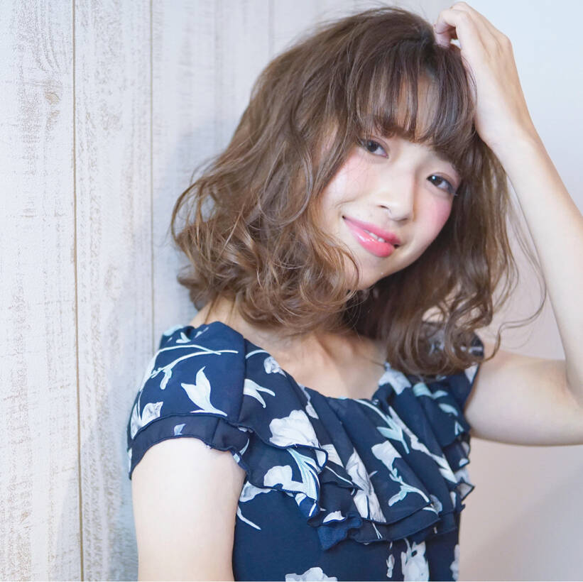 前髪のくせ毛を生かして外国人風こなれヘアに大変身させる Hair