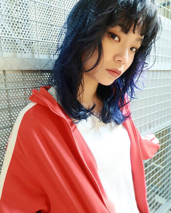 黒髪はハイライトで垢抜け ショート ミディアム ロング別おすすめのスタイル Hair