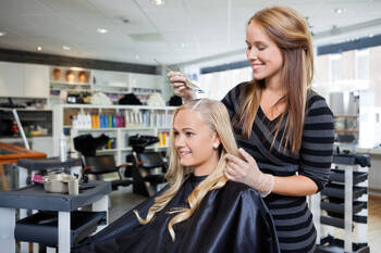 白髪染めの適切な頻度はどれくらい 自宅でのやり方とおすすめ商品をご紹介 Hair