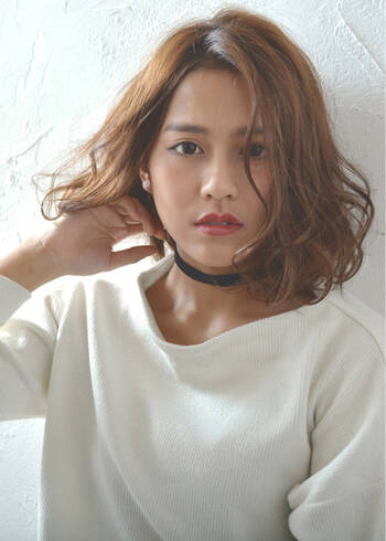 悩んでいる方必見 逆三角顔に似合うヘアスタイルはこれ Hair