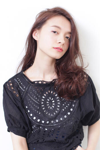 ヘアアレンジ セクシー度満点の髪型といえばワンサイドのサイド寄せ Hair ヘアアレンジ セクシー度満点の髪型といえばワンサイドのサイド寄せ Hair