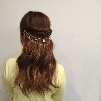 最旬アイテム バックカチューシャで後ろ姿も可愛く Hair