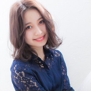 17春夏のトレンド センターパート セミロング で色っぽさをプラス Hair