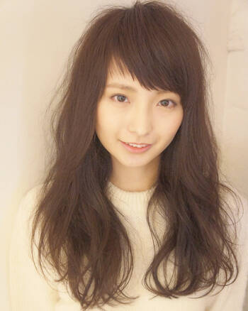 前髪で変わるアナタの印象 こなれ感でる眉上斜めバングにイメチェン Hair