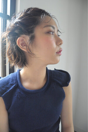 ねじりハーフアップ アレンジをご紹介 簡単におしゃれを楽しめる Hair