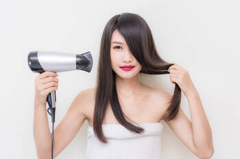 髪は女の命 髪の悩みで多い クセ毛 を効果的な解決法で理想のサラサラヘアに Hair