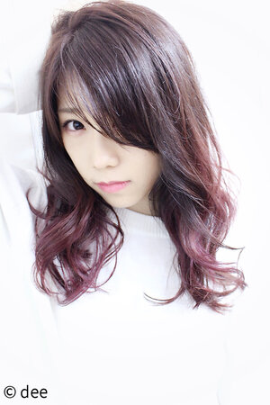 トレンドカラーの 赤 を取り入れたグラデーションカラーが熱い Hair