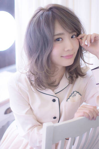 かわいさと色っぽさが共存する シアーカラー はあふれる透明感が決め手 Hair