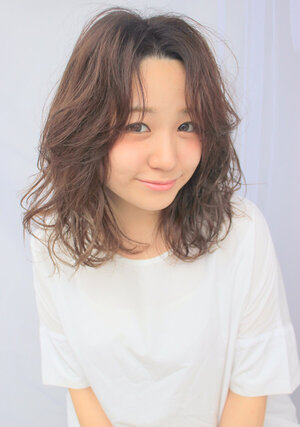 たったこれだけで印象がガラリと変わる 簡単な分け目の変え方とは Hair