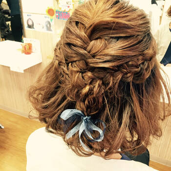 お呼ばれのヘアアレンジには上品な編み込みヘアはいかが Hair