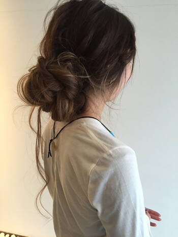 ゆるふわお団子 ゴム1本で作るメンズ受け抜群な色っぽアレンジ10選 Hair