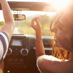 お食事デートならカウンター席 座る位置は右側or左側 Hair