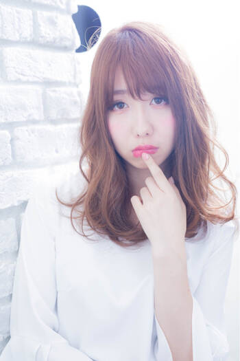 セミロングって実はバリエーション豊富 定番派から個性派まで一挙公開 Hair