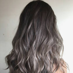 長さ別 スモーキーなアッシュグレー グラデーションのヘアカタログ Hair
