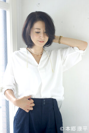 流行に左右されない50代のヘアスタイルはミディアムストレートで美しさを Hair