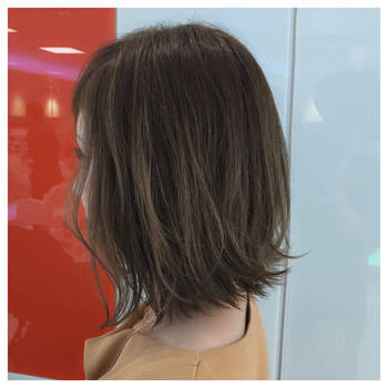 いつものミディアムヘアに飽きたなら ブラントカットでこなれ感を出そう Hair