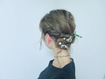 チョーカーに似合うヘアアレンジが知りたい センスが倍増するおしゃれアレンジ Hair