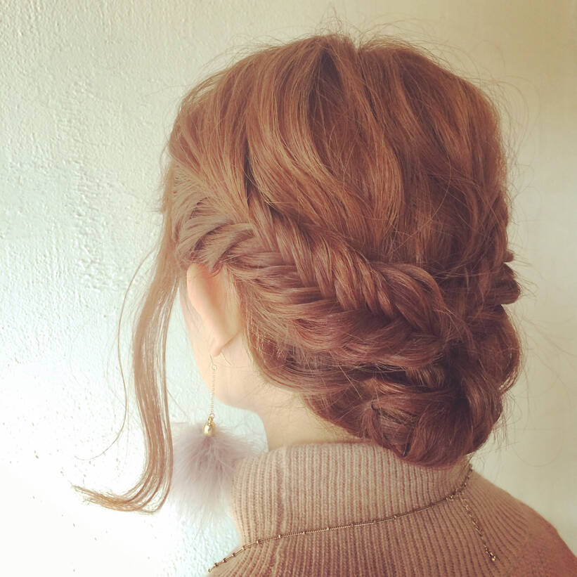 ヘアアレンジにこだわりたい人に ミディアム向けのフィッシュボーンアレンジ Hair
