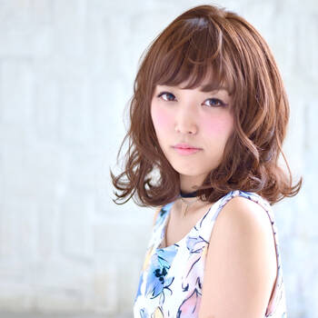 ゆる いカールでこなれヘアに ミディアム向けのゆる巻きスタイル集 Hair