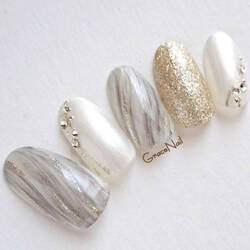 ネイルデザインに迷ったら やっぱりｷﾗｷﾗでしょ 輝くネイルで輝く私 Hair