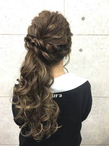 ロングヘアをすっきり見せたい それなら ハーフアップ がおすすめ Hair ロングヘアをすっきり見せたい それなら ハーフアップ がおすすめ Hair
