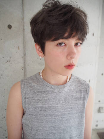 透明感ある髪色なら ホワイトブラウンカラー で決まり Hair