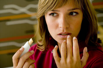 リップクリームを正しく塗ってトラブル回避 塗り方のコツは Hair