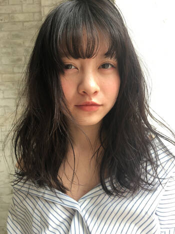 ミディアム ニュアンスストレートで黒髪映えるスタイルに Hair