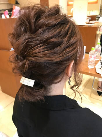 髪を挟むだけで簡単に可愛くなれる バナナクリップ の取扱い説明書 Hair