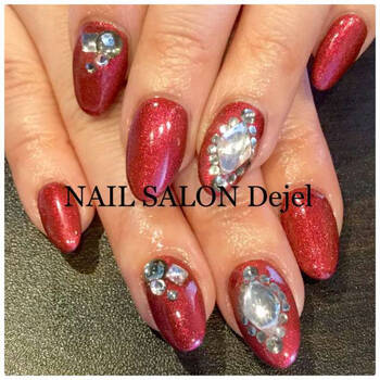 赤で魅せる レディなわたし 大人女子におすすめの上品赤ネイルデザイン10選 Hair