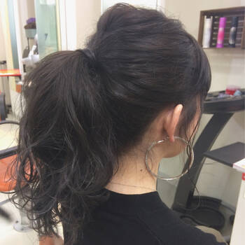 ポニーテールはふんわりが可愛い 巻き髪でふんわりポニーテールを作ろう Hair ポニーテールはふんわりが可愛い 巻き髪でふんわりポニーテールを作ろう Hair