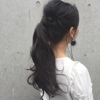 ポニーテールはふんわりが可愛い 巻き髪でふんわりポニーテールを作ろう Hair ポニーテールはふんわりが可愛い 巻き髪でふんわりポニーテールを作ろう Hair