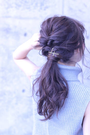 ポニーテールをよりオシャレに ゴムを隠す方法とオシャレなポニーテールを紹介 Hair