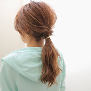 ポニーテールをよりオシャレに ゴムを隠す方法とオシャレなポニーテールを紹介 Hair