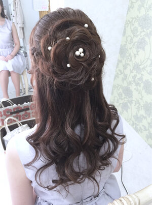 ヘアアレンジに華を咲かせよう 薔薇のような華やかさが魅力のアレンジ１０選 Hair