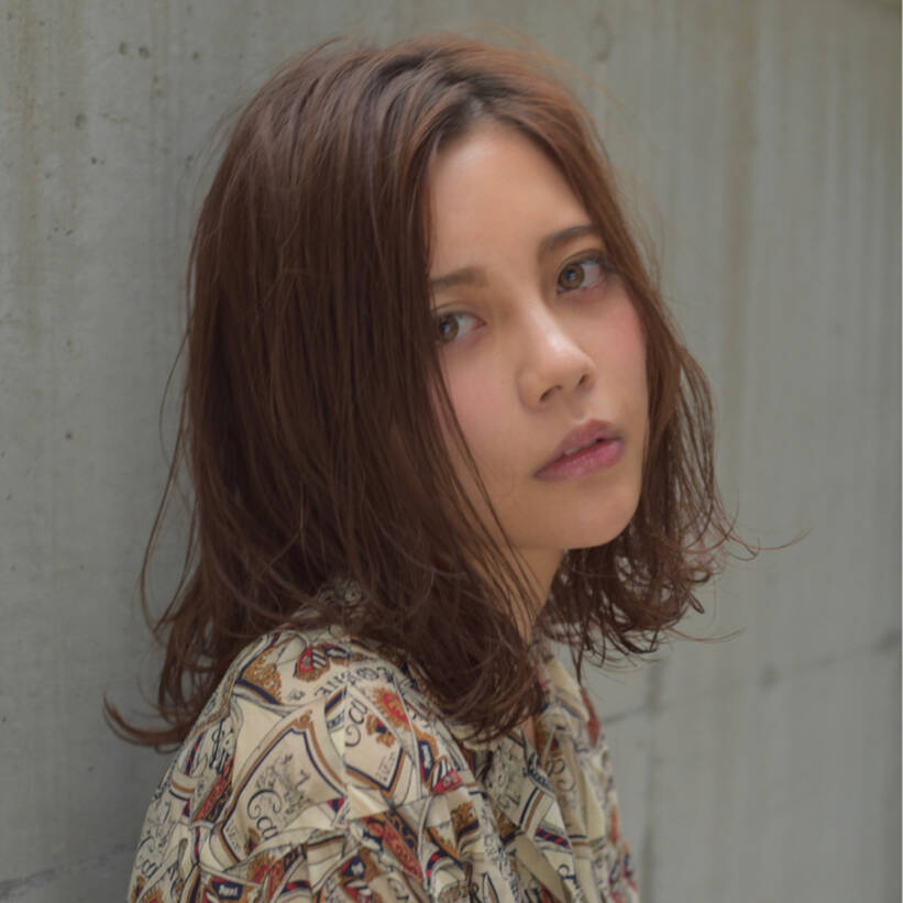ミディアムヘアをもっと可愛く見せちゃおう 内巻き 外巻きスタイル10選 Hair