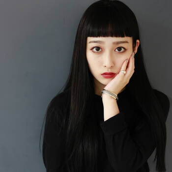 ロングヘア ストレートはトレンドをプラスして モテヘアに Hair