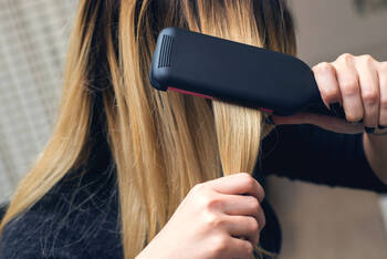 コテを使って前髪を上手に流す 秘密の方法を教えちゃいます Hair