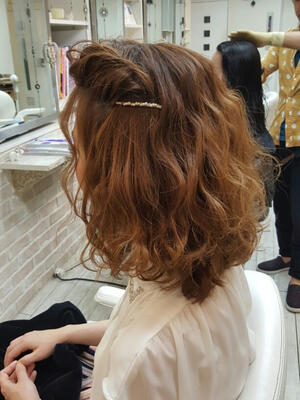 おでこスッキリ華やか 前髪ポンパドールの作り方 短い前髪でも作れます Hair