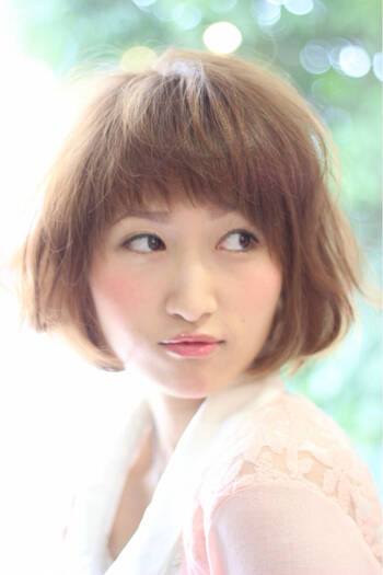 私 顔が大きいんです そんな悩みをこっそりカバーできる髪型とは Hair 私 顔が大きいんです そんな悩みをこっそりカバーできる髪型とは Hair