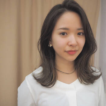 暗めアッシュグレーに宿る大人髪の魅力 レングス別おしゃれヘアカタログ Hair