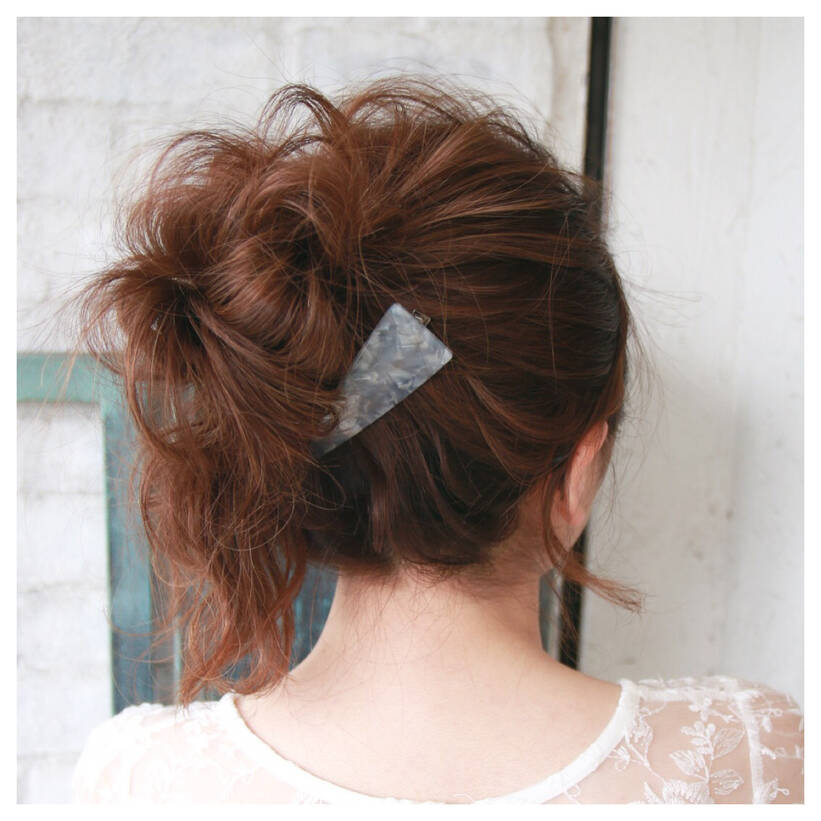 保存版 オフィス向けセミロングのまとめ髪アレンジ特集10選 Hair