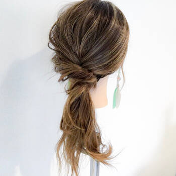お洒落な人は ほんのひと手間かけていた ポニーテールは逆毛を立てる Hair