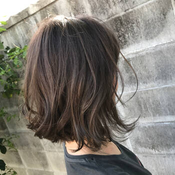 カラーの深み増すハイライト 参考にしたいおすすめスタイル Hair