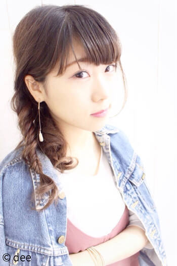 ワンサイド 片側寄せ で女度アップ おしゃれに決まるワンサイドのやり方 Hair